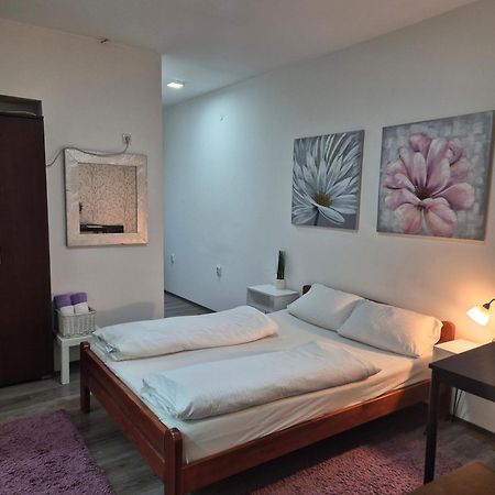 Rooms Villa Luigi Pančevo Екстериор снимка