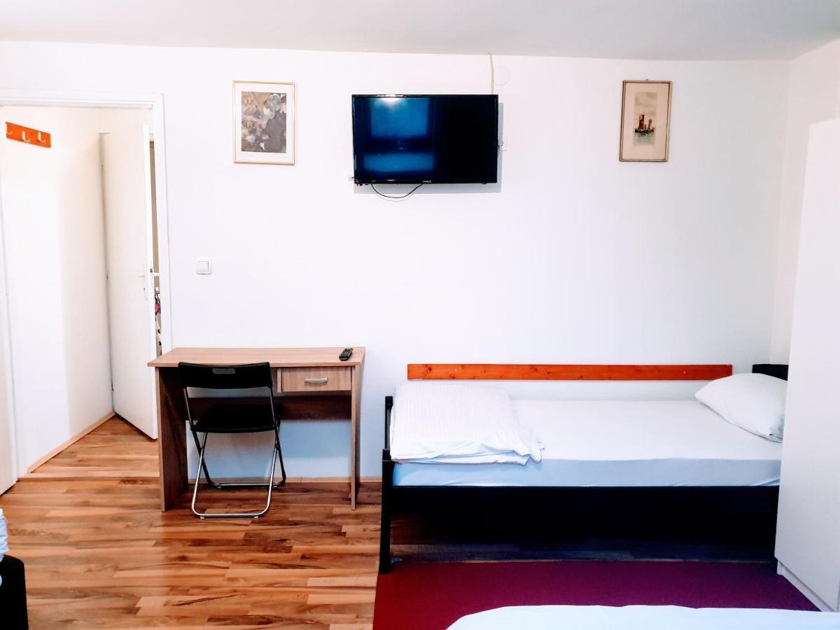 Rooms Villa Luigi Pančevo Екстериор снимка