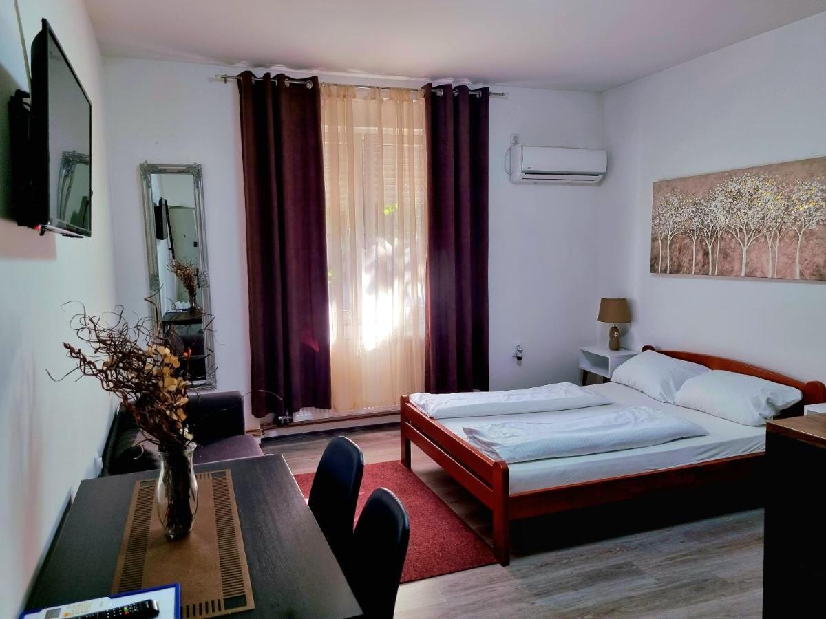 Rooms Villa Luigi Pančevo Екстериор снимка
