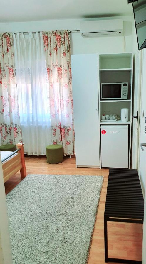 Rooms Villa Luigi Pančevo Екстериор снимка