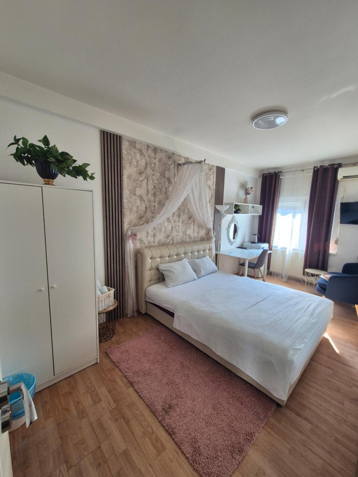 Rooms Villa Luigi Pančevo Екстериор снимка