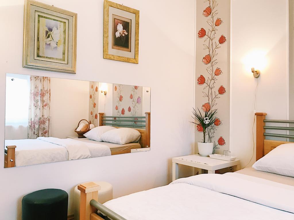 Rooms Villa Luigi Pančevo Екстериор снимка